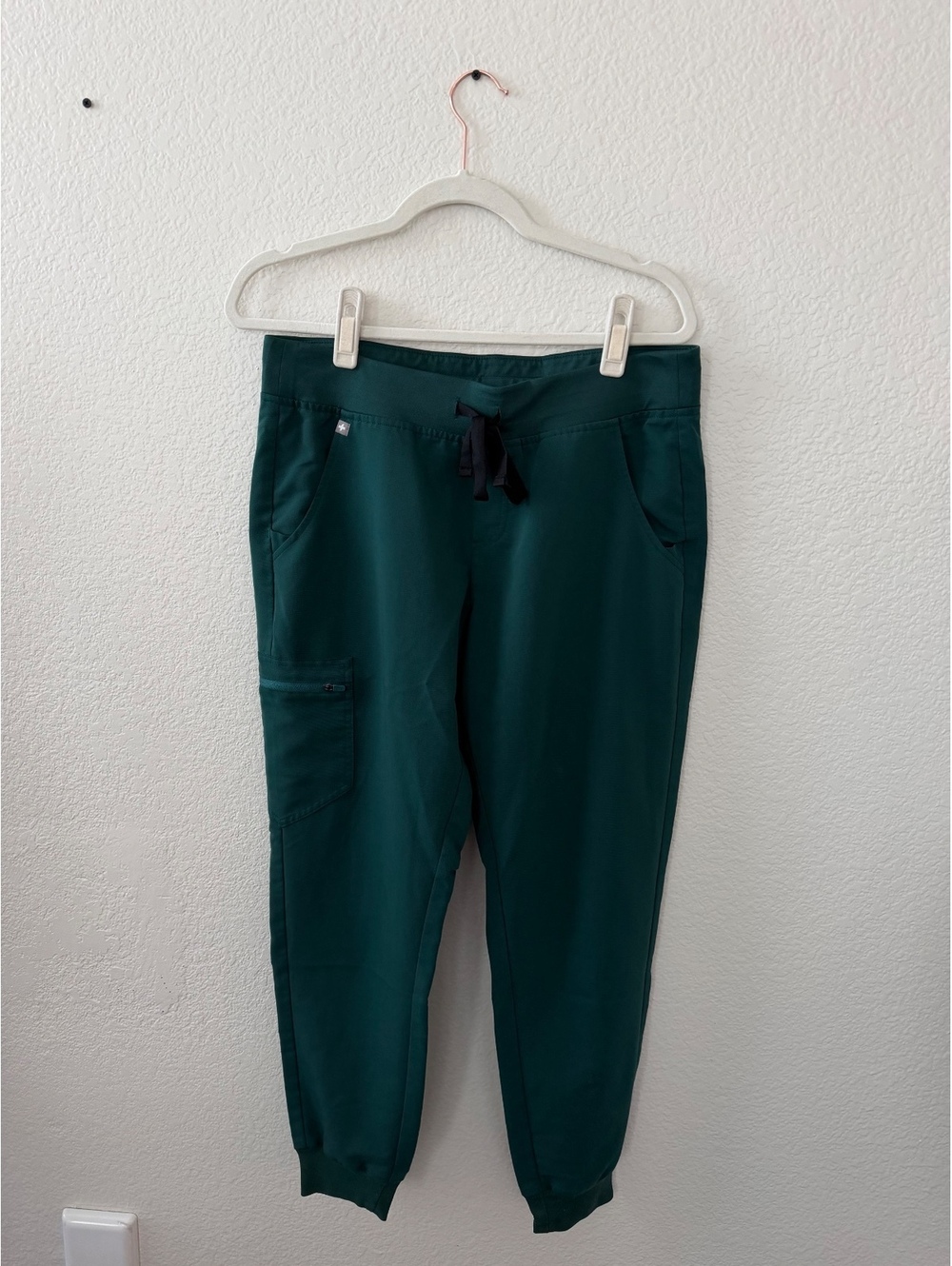 FIGS scrubs dark hunter green Zamora jogger bottoms Size M